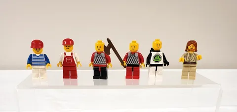 6 Lego  Minifigures Mixed Lot with some accessories