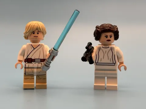 LEGO Star Wars Luke Skywalker Farm Boy & Princess Leia Minifigs