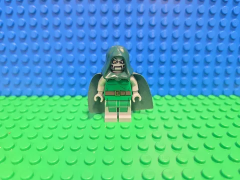 LEGO Dr. Doom Minifigure sh0052 Marvel Super Heroes 76005 CMF Lot Rare Vintage 