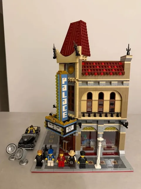 LEGO Creator Expert: Palace Cinema (10232) — No Box