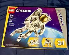 LEGO Creator 3 in 1 Space Astronaut 31152 Display Stand 647-Piece Set 9+