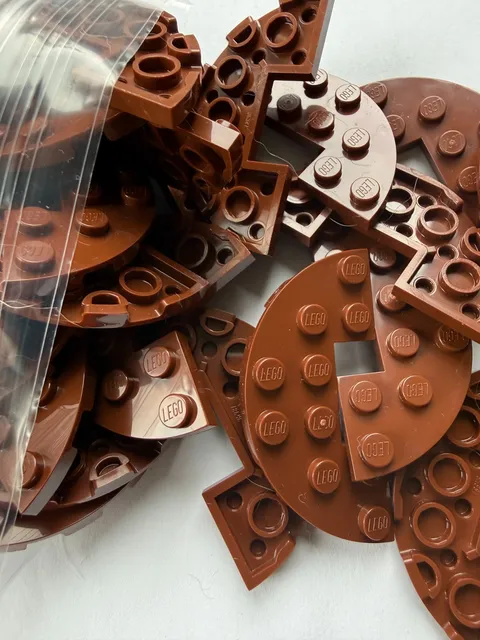 LEGO-NEW -#18646-REDDISH BROWN-PLATE/ROUND/1/2/3 X 6 W/ HALF CUTOUT-5 PIECE