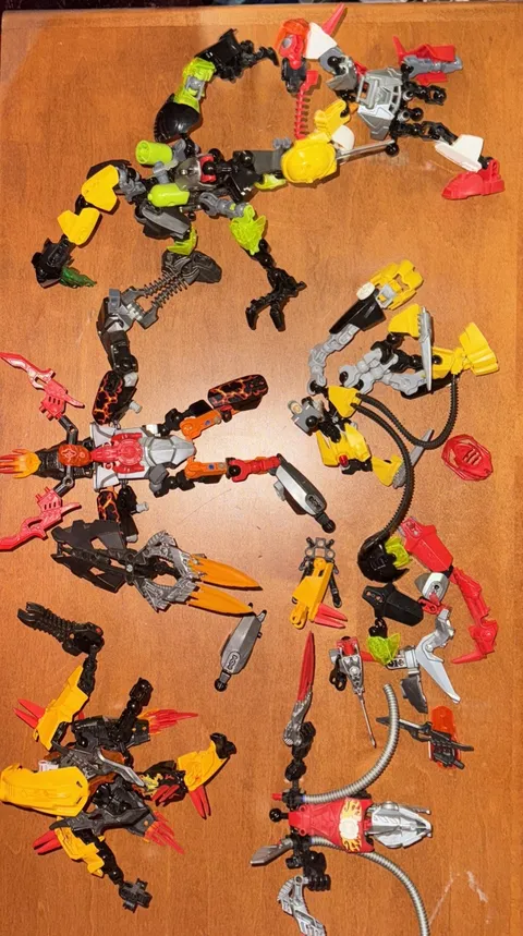 LEGO BIONICLE INCOMPLETE PARTIAL SET AND MIXED LOOSE PARTS -HERO FACTORY MIXED 