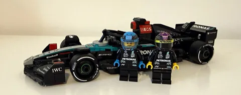 LEGO F1 Speed Champions Mercedes w Lewis Hamilton and George Russell Minifigures