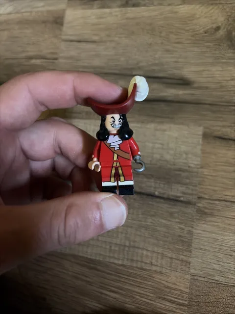 LEGO Captain Hook Minifigure - Disney Series MINIFIGURES