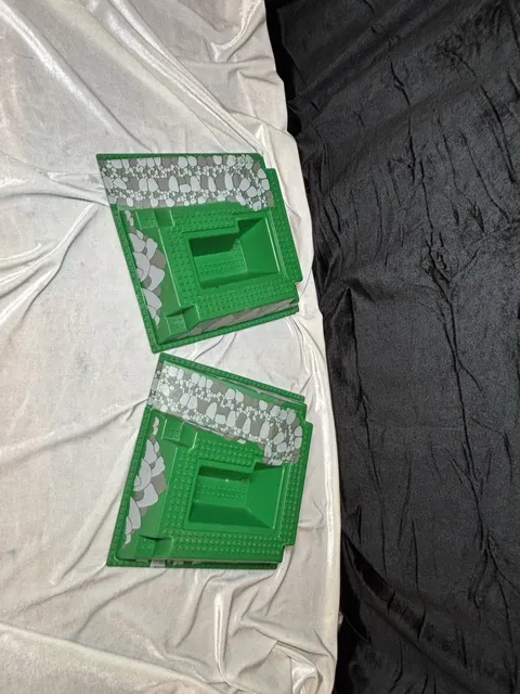 2 Vintage LEGO 2552 Raised Baseplate Green Stone Path Ramp Bases Small Cracks