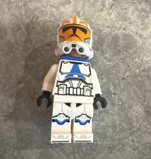 LEGO Star Wars Clone Trooper Minifigure White/Blue Armor some damage on leg