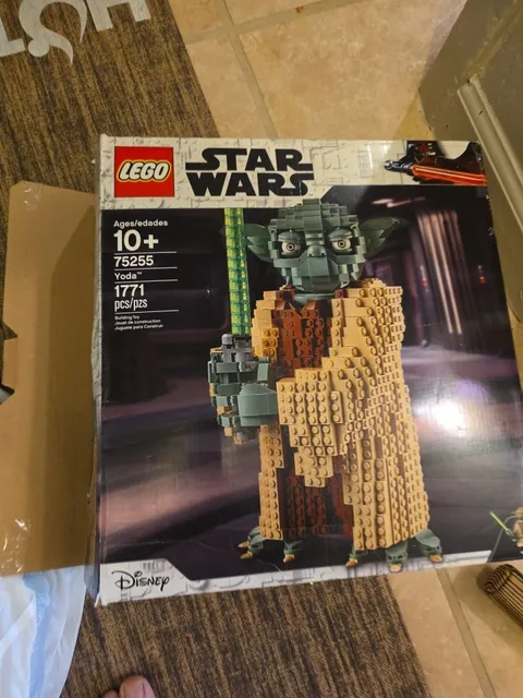 LEGO Star Wars Yoda Action Figure 75255