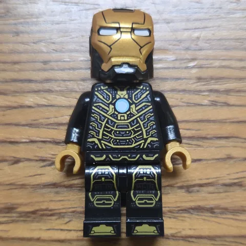 LEGO sh567 Marvel Iron Man Minifigure Black & Gold Suit w/ Gold Helmet