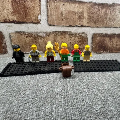 LEGO Minifigures Assorted Lot Collection with Accessories