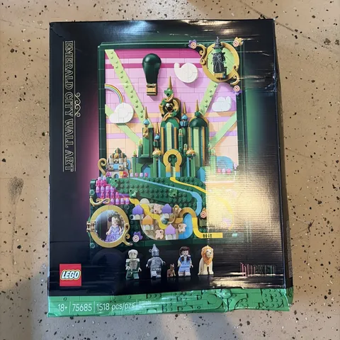 Lego Wicked Emerald City Wall 1518 Pcs Brand New 75685 Box Damage