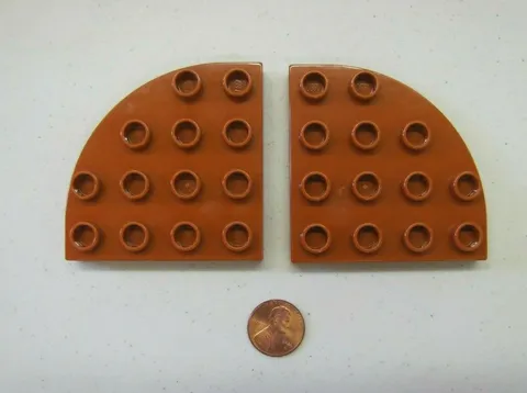 Lego Duplo BROWN BASEPLATE QUARTER ROUND CIRCLE 2 Pieces Parts