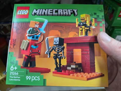 LEGO Minecraft 21266 The Nether Lava Battle