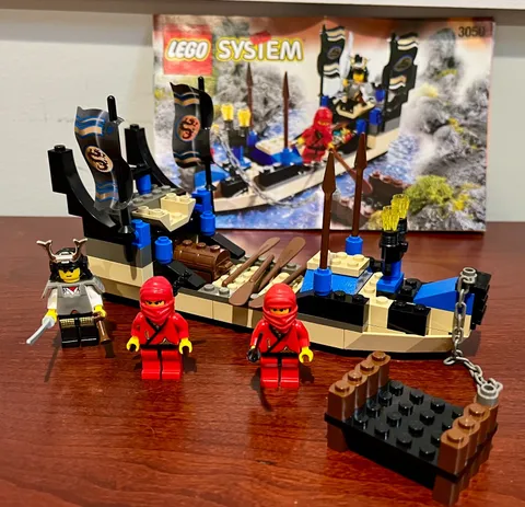 LEGO Ninja: Shanghai Surprise Complete Set 3050 With Instructions