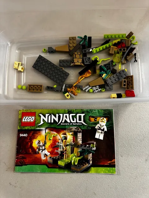 LEGO #9440 NINJAGO - Venomari Shrine 100%