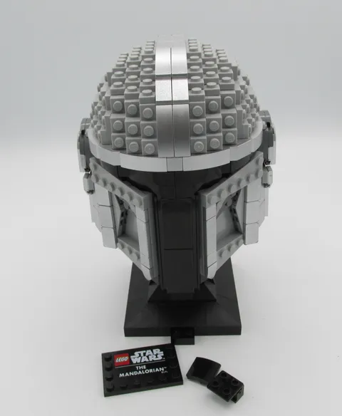 LEGO Star Wars The Mandalorian Helmet 75328 Display Set 584pcs 18+ Assembled