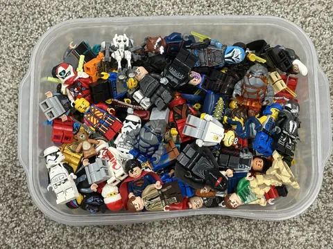 100 LEGO MINIFIGURES LOT (STAR WARS, BATMAN, NINJAGO, MARVEL, JURASSIC, CITY,ETC