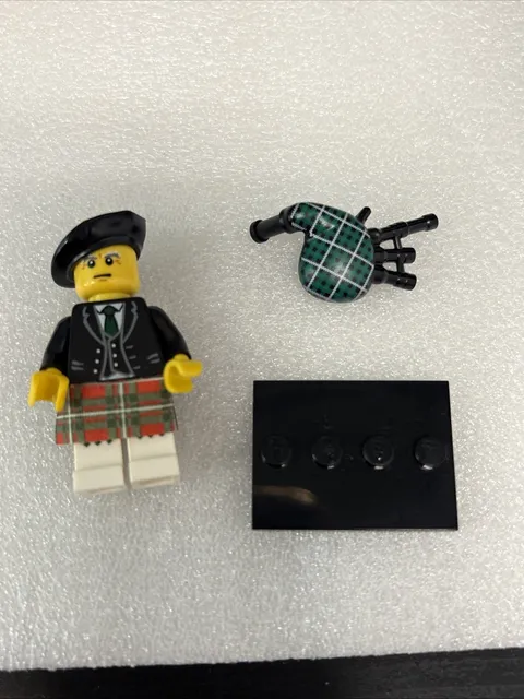 LEGO Bagpiper Minifigure 8831 Collectable Series 7 (100% Complete)