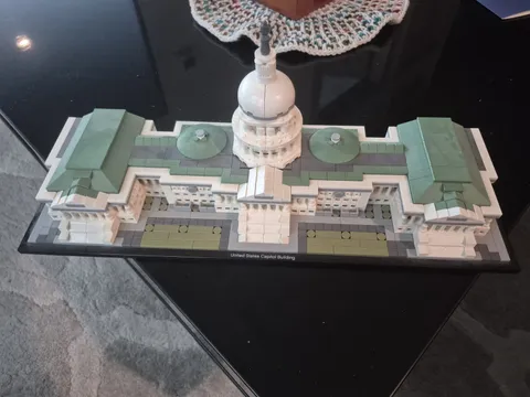 LEGO Architecture United States Capitol Building 21030 1032pc Display Stand Set