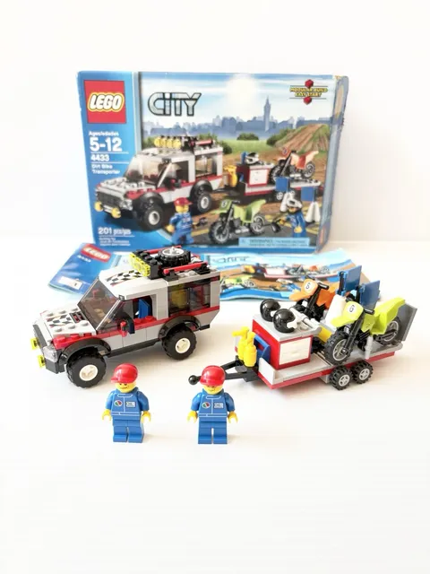 Lego City 4433 - Dirt Bike Transporter (100% complete with box and instructions)