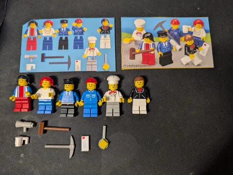 lego 6202 Mini-Figure Set from 1982  10/10 figure condition