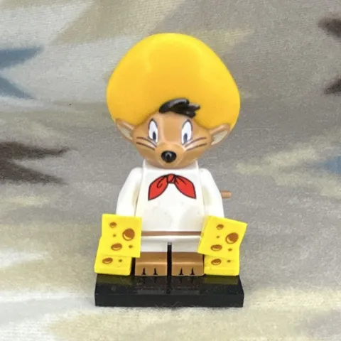 LEGO Looney Tunes Speedy Gonzales Minifigure w/ Yellow Sombrero Hat & Tail