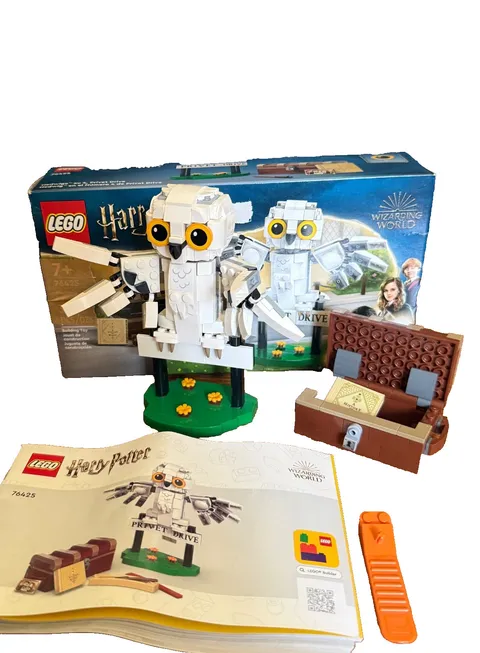 LEGO Harry Potter: Hedwig at 4 Privet Drive (76425)- missing wand and sticker