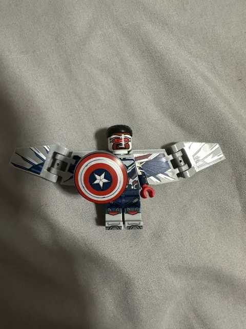 Lego Marvel Captain America (Sam Wilson) Minifigure 