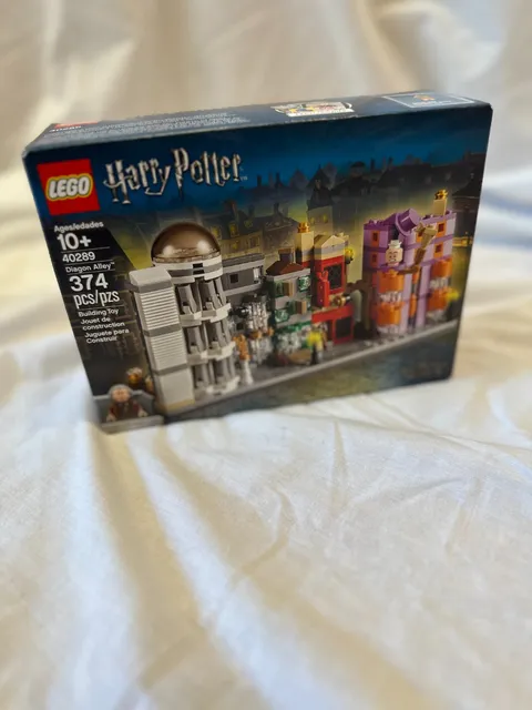 Brand new LEGO set 40289 Diagon Alley Mini