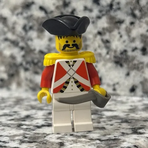 LEGO Classic Minifigure Redcoat Soldier - Imperial Guard LEGO Pirates 