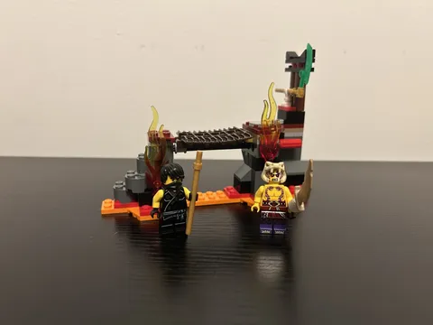 LEGO Ninjago : Lava Falls 70753 : complete set missing instructions