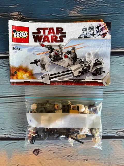 LEGO Star Wars: Snowtrooper Battle Pack (8084) 100% complete with instructions.