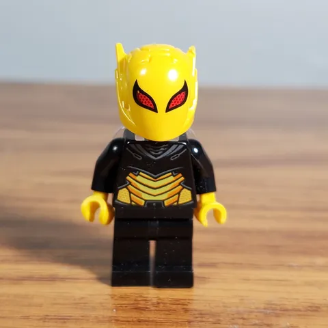 Lego Minifigure Firefly DC Villains Sh0551 Clear Neck Bracket Damaged Helmet