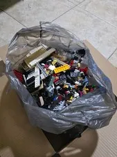 6.5 pounds lot of pieces for building toys lego an other brands .