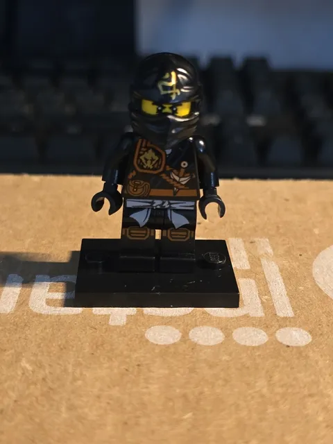 LEGO® Ninjago Cole Minifigure Jungle Robe 
