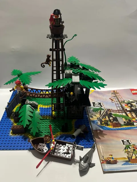 LEGO Pirates Forbidden Island 6270 with Instructions *READ*