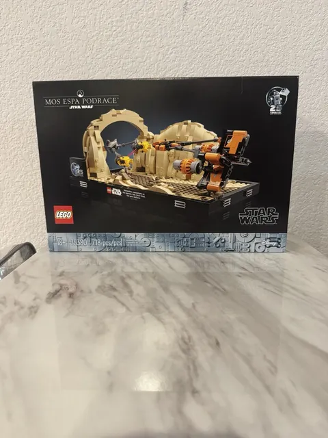 LEGO Star Wars: Mos Espa Podrace Diorama (75380)