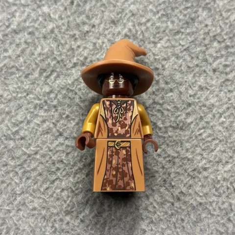 LEGO Harry Potter Professor Aurora Sinistra Minifigure Set 76389