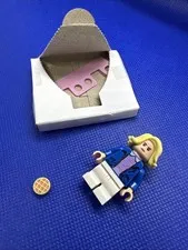 LEGO STRANGER THINGS 75810 Eleven Minifigure w/ Eggo Waffle