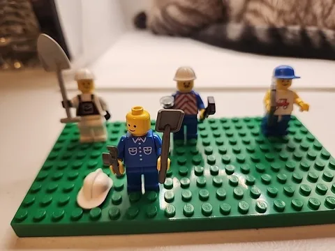 Lego Minifigures Construction Workers Lot Of 4 With Hats And Tools