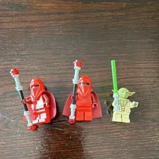 LEGO Star Wars Yoda Minifigure w/ Green Lightsaber & 2 Imperial Royal Guards