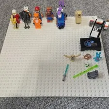 Minifigure Lot w/ Accessories
