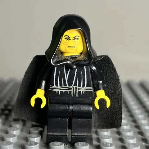 LEGO Star Wars Emperor Palpatine Retired Minifigure SW0041 rare from 2000