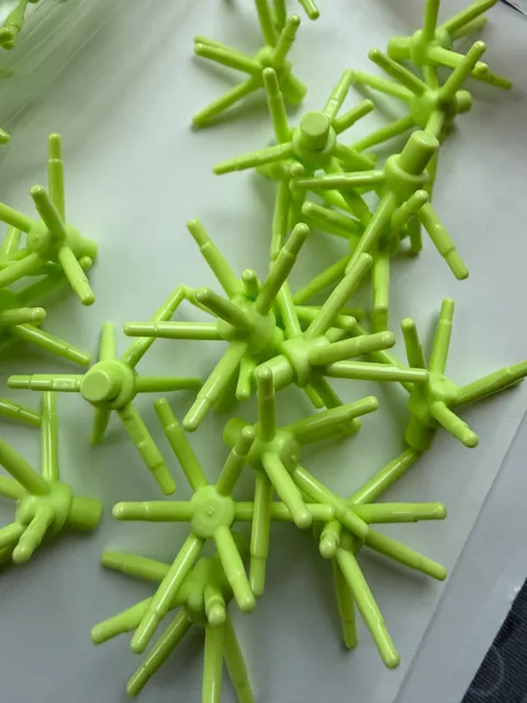 LEGO- NEW-#19119-YELLOWISH GREEN- PLANT/ FLOWER STEM W/BAR-6 STEMS-1 (ONE) PIECE
