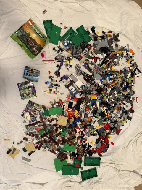 8 Lbs. Mixed Lego Lot Minecraft 21115 + Others w Some Minifigures