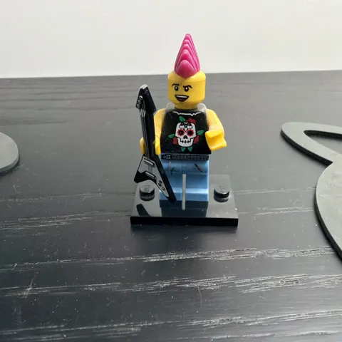 Lego Collectible Minifigure Series 4 (8804) Punk Rocker Complete 