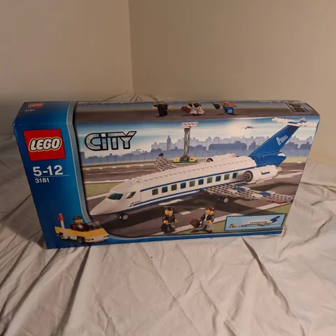 LEGO City Airport Set 3181 Passenger Plane 100% COMPLETE Pilot Aeroplane