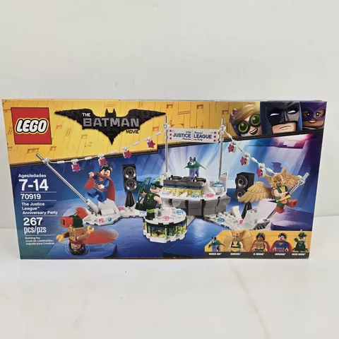 LEGO 70919 The LEGO Batman Movie: The Justice League Anniversary Party 
