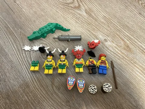 LEGO Pirates Islanders Minifigure Lot of 4 Vintage W/Accessories & Parts