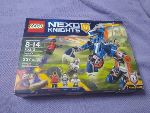 LEGO 70312 Nexo Knights Lance’s Mecha Horse 237 Pcs  New in Sealed Box